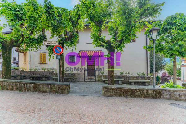 Villa in Piazza Vittorio Veneto 6, Bedero Valcuvia — foto 2 di 5