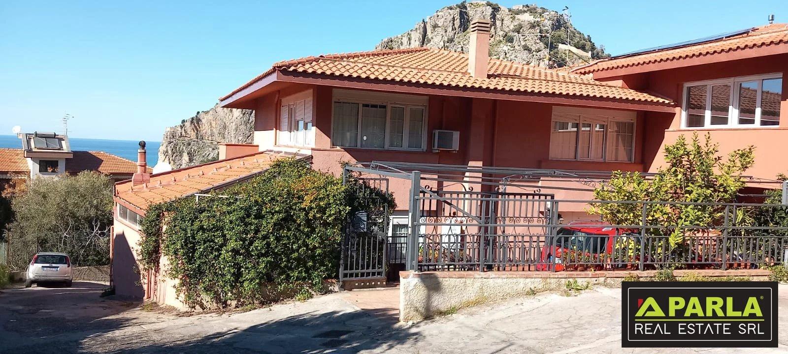 Villa in Via H, Cefalù