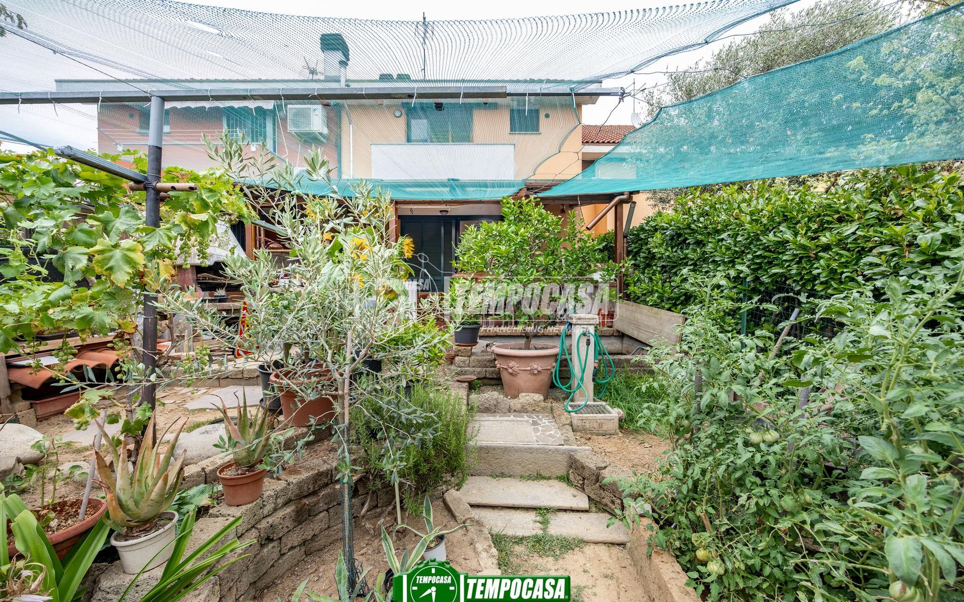 Villa a schiera in Via Pietro Mascagni 22, Trezzano Rosa