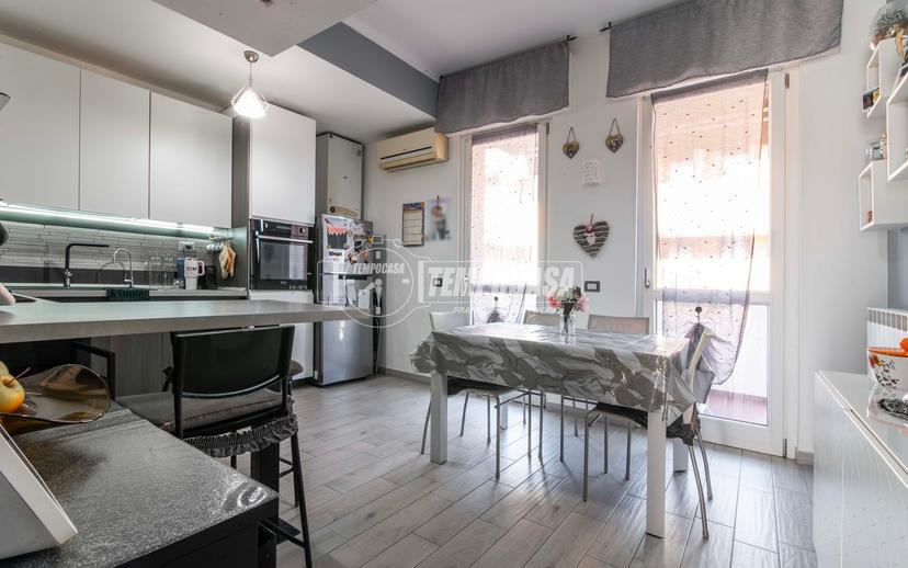 Trilocale in Via Ruggero Leoncavallo 6, Canegrate — foto 3 di 5