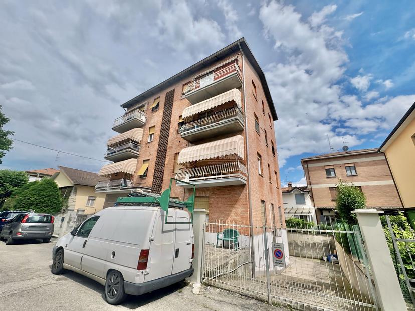 Trilocale in Via Ugo Foscolo, Reggio nell'Emilia — foto 3 di 5