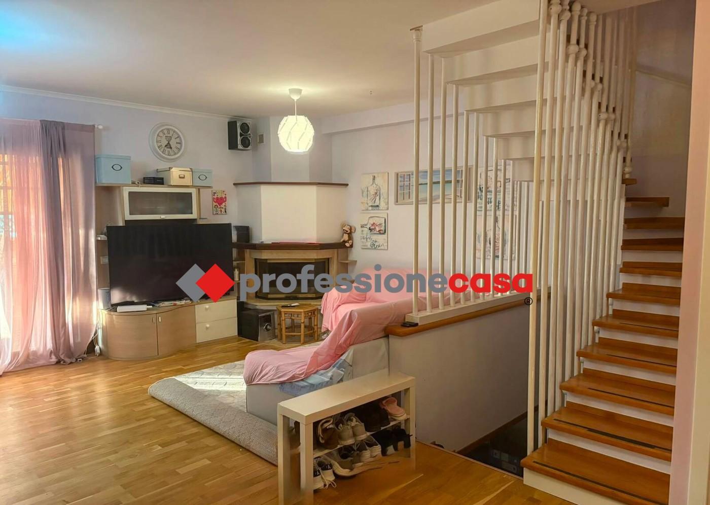 Villa a schiera in Via Mar Caspio 5a, Pomezia
