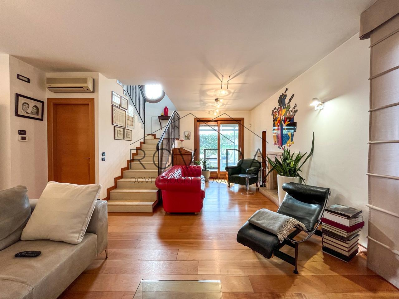Villa in Via Basse, Casier