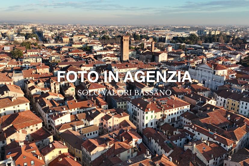 Casa indipendente in Via Cesare Battisti, Bassano del Grappa — foto 2 di 5