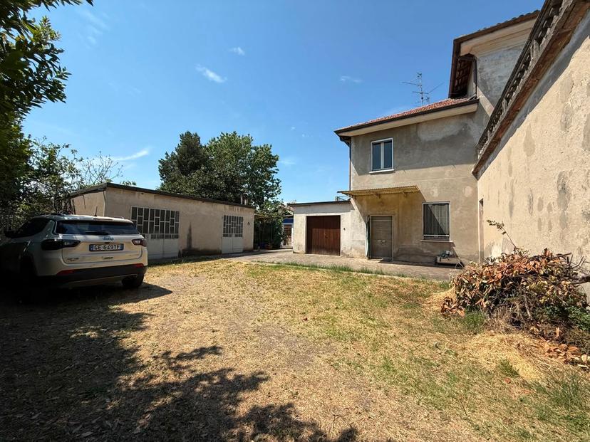 Casa indipendente in Viale Cesare Battisti 126, Rovato