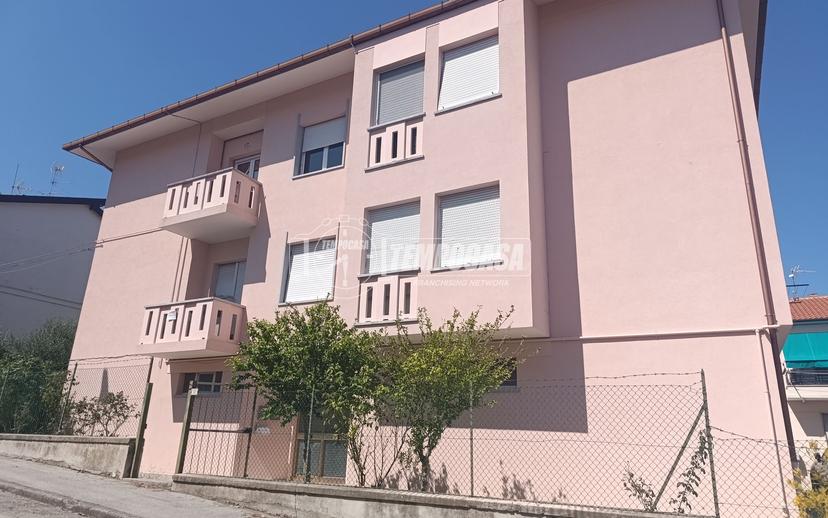 Trilocale, Monsano