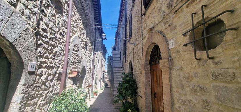 Quadrilocale in Via delle Scalette 19, Baschi — foto 3 di 5
