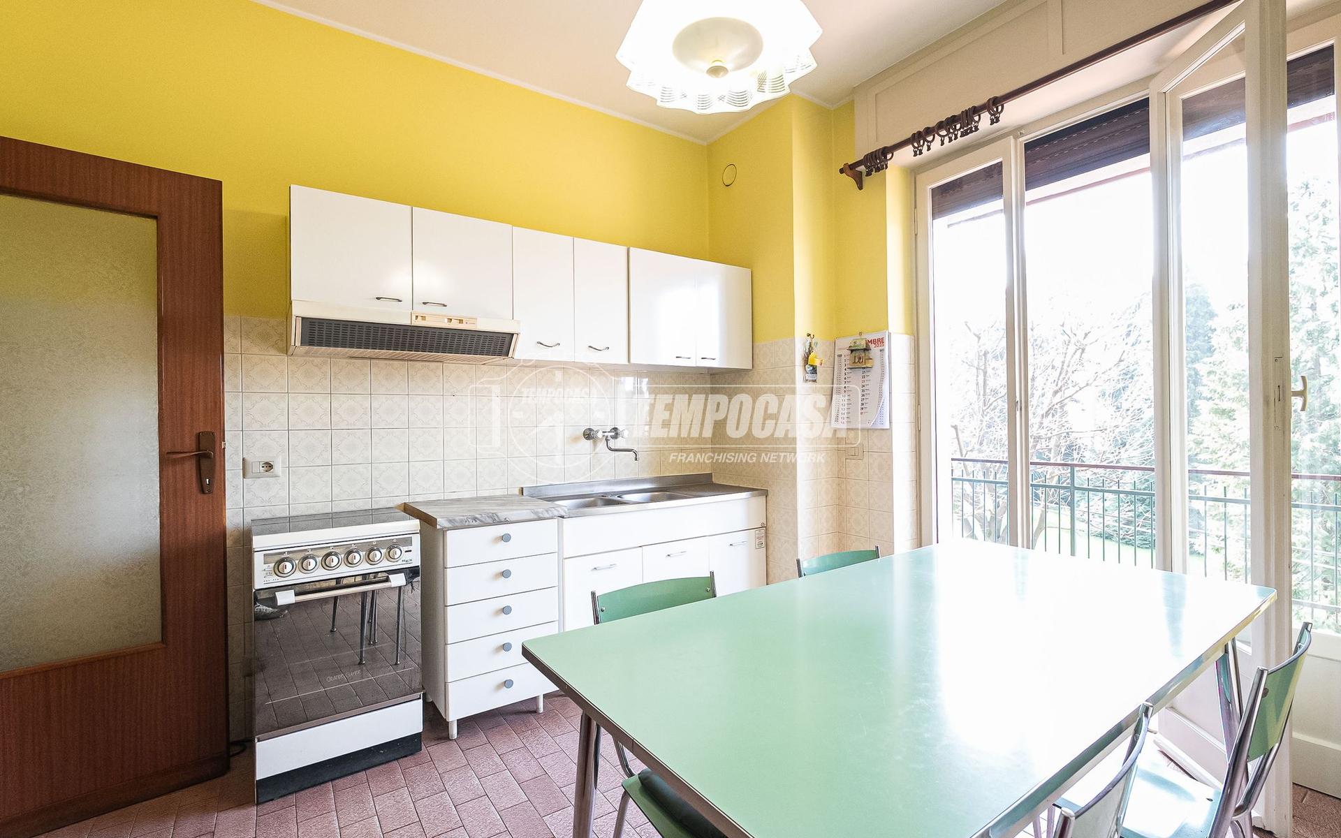 Trilocale in Via Piave 12, Arosio