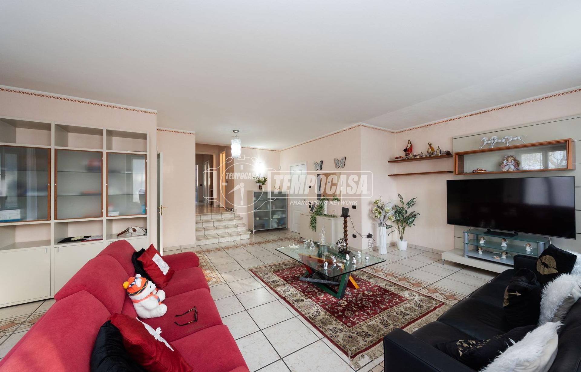 Villa in Via Luigi Cadorna 61, Cremella