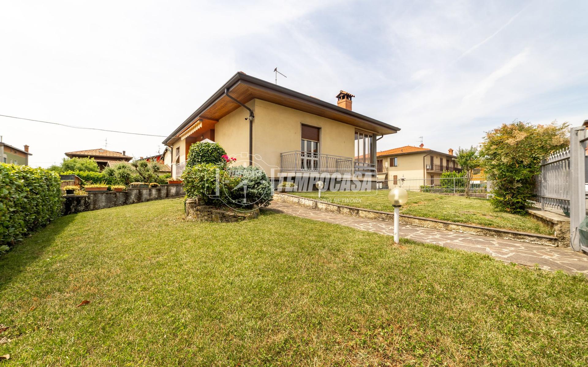 Villa in Via Pavia 6, Seriate