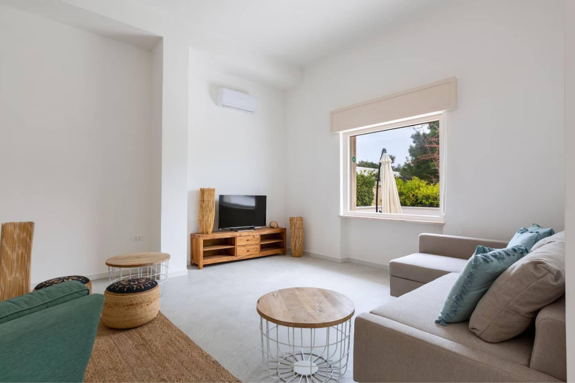 Villa in Via per Librari 8, Maruggio