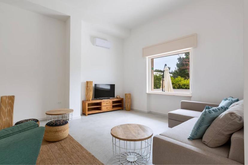 Villa in Via per Librari 8, Maruggio