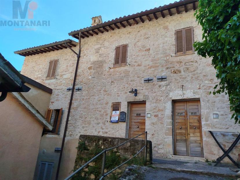 Casa indipendente in Voc. Rasiglia 5, Foligno — foto 3 di 5