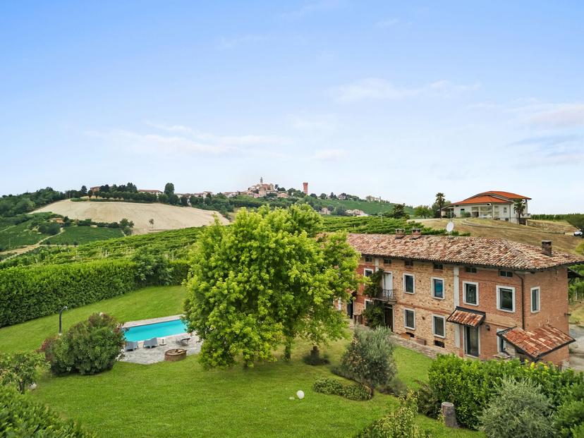 Cascina in Via San Siro 26, Calosso — foto 2 di 5