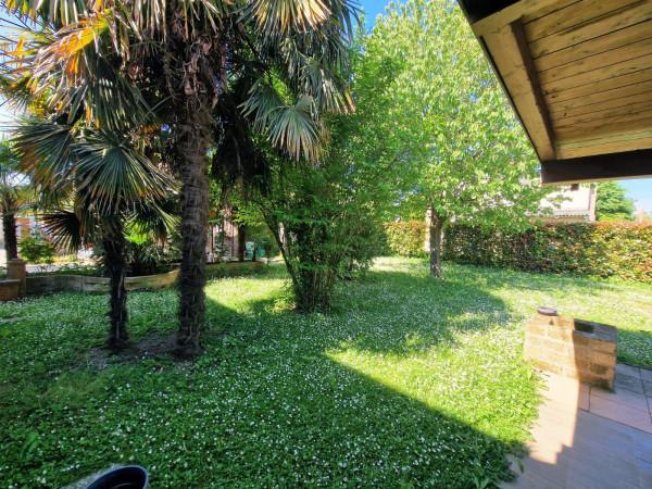 Villa bifamiliare in Piazza Don Giuseppe Andreoli 29, San Possidonio — foto 3 di 5