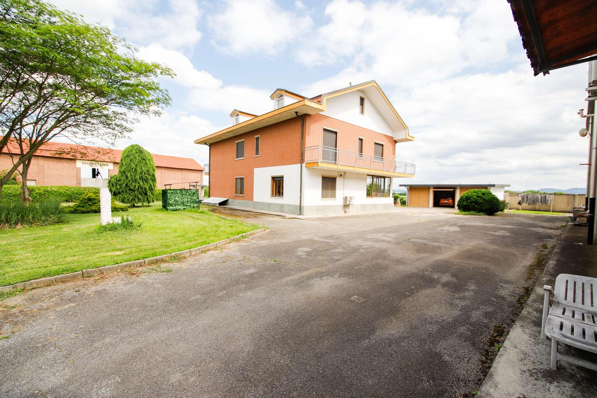Villa bifamiliare, Leini