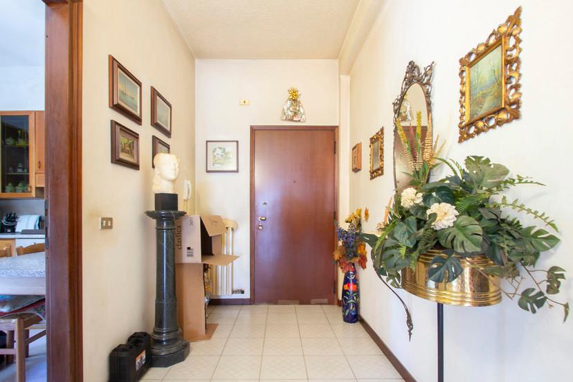 Trilocale in Via delle Rose  8, Cusano Milanino