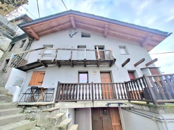 Villa plurifamiliare in Frazione Devin 3, Montjovet
