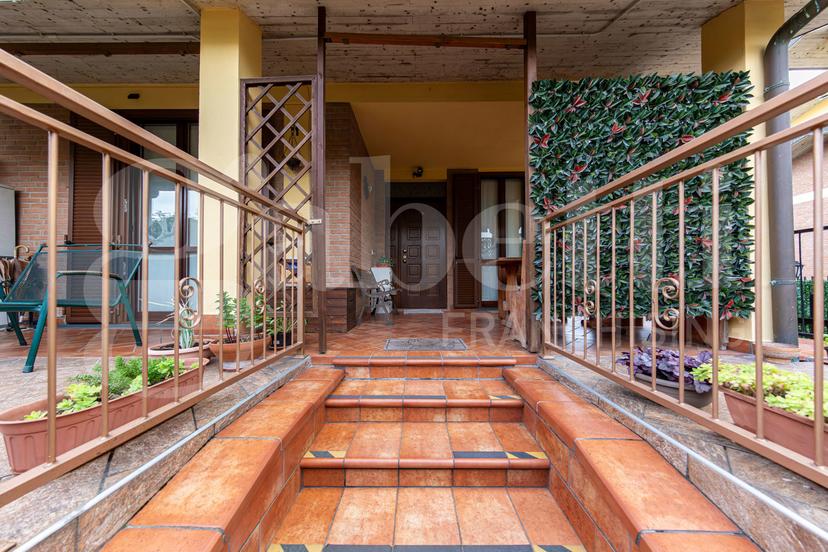 Villa a schiera in Via Don Miglietti 10, Trezzano Rosa — foto 2 di 5