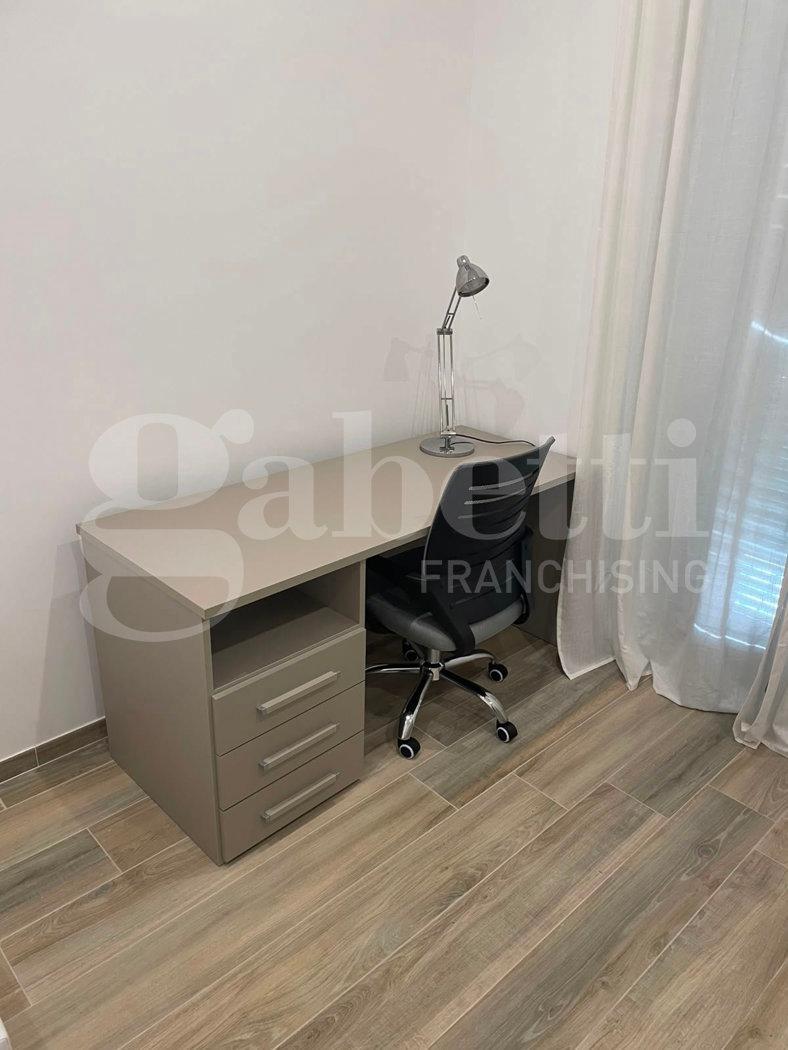 Appartamento in Via Arezzo, Roma