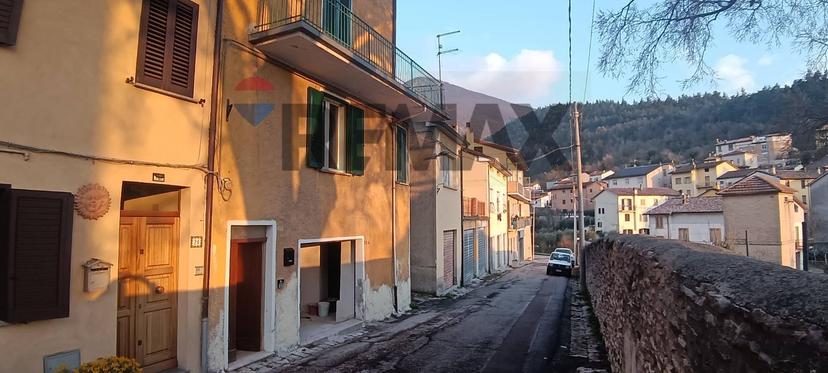 Casa indipendente in Via Borgovalle 23, Gualdo Tadino — foto 3 di 5