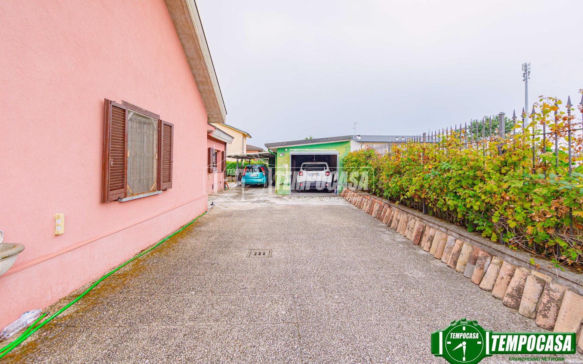 Villa in Via Aldo Moro, Cura Carpignano