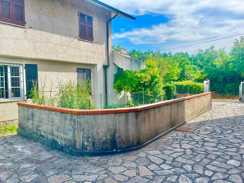 Villa a schiera, Sarzana