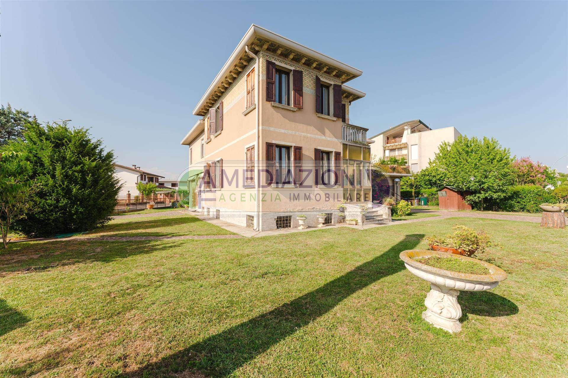Villa bifamiliare in Via Boldani, Mira