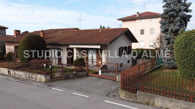 Villa in Via Monviso, Ponteranica — foto 4 di 5