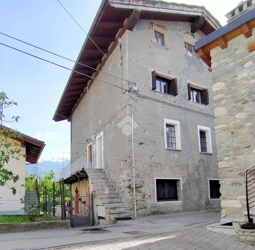 Trilocale in Frazione Porossan Le Papet 112, Aosta — foto 2 di 5