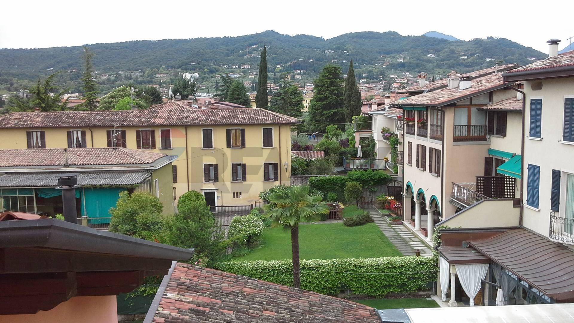 Trilocale, Salò