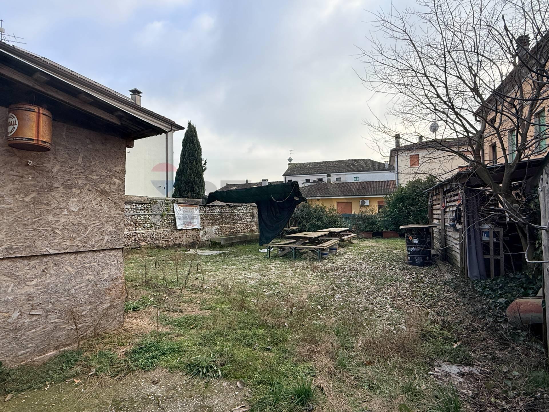 Casa indipendente in Via Villa Belgiardino 19, Ceresara