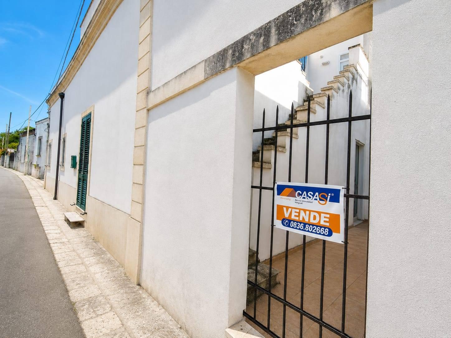 Casa indipendente in Via De Viti De Marco, Uggiano la Chiesa