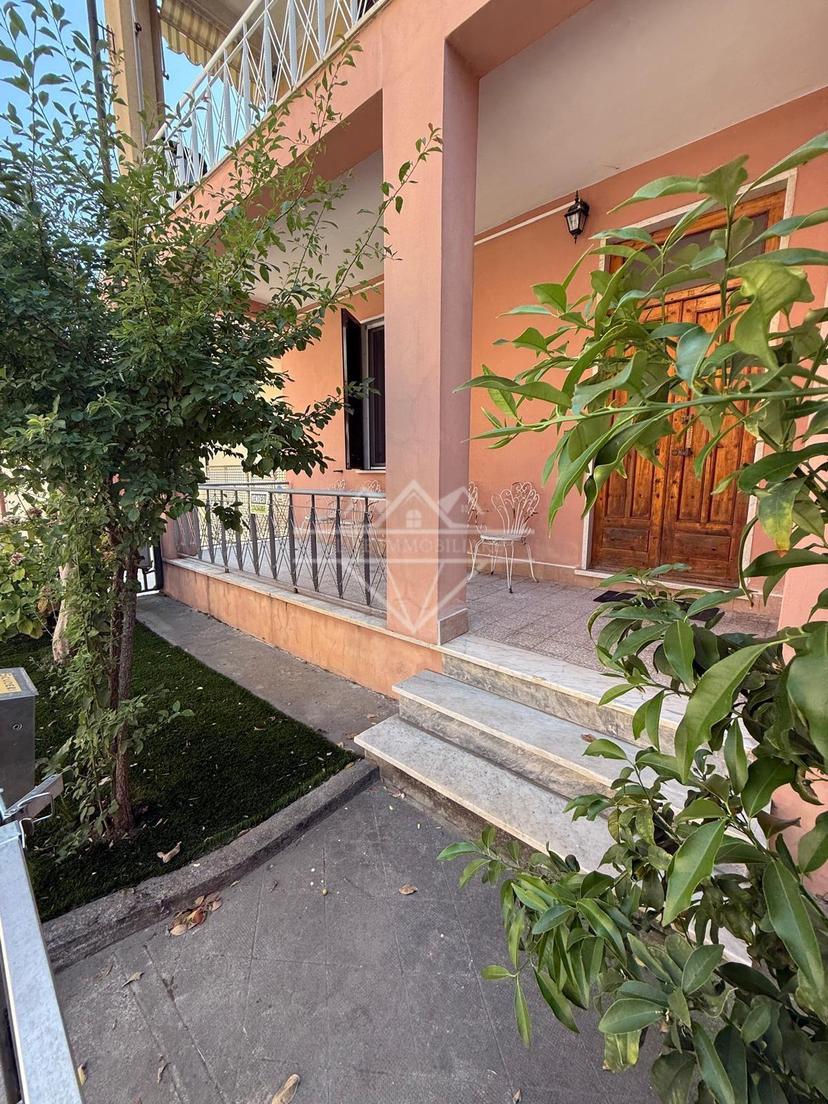 Porzione di casa, Ameglia