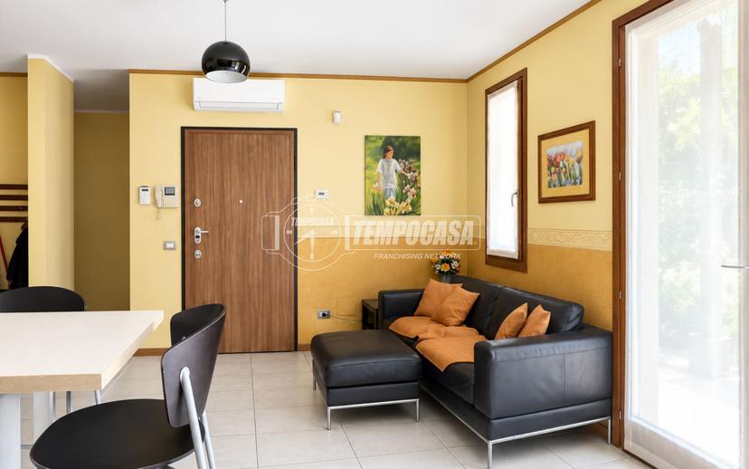 Trilocale in Via Privata dei Pini 14, Calco — foto 2 di 5
