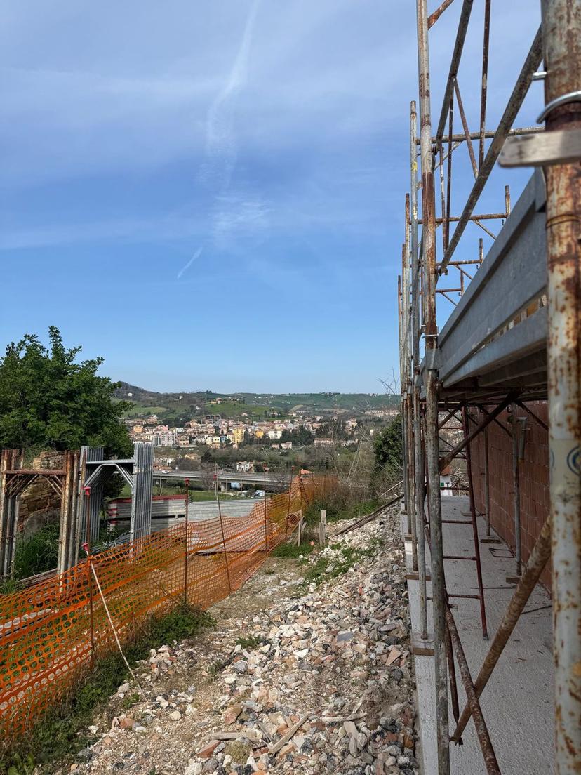 Villa in Pianibianchi, Tolentino — foto 2 di 5