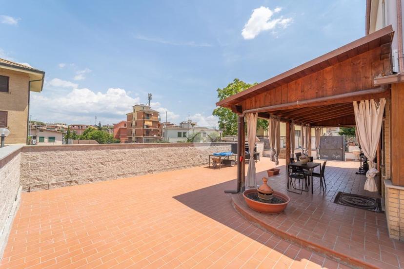 Casa indipendente in Via delle Capinere 6, Roma — foto 2 di 5