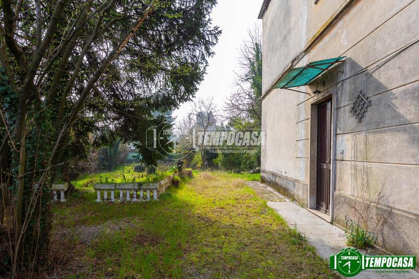 Casa indipendente in Via Castellanza, Busto Arsizio — foto 3 di 5