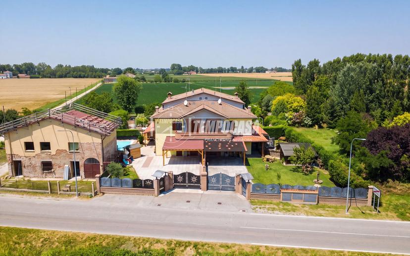 Villa a schiera in Via Bondenese 29//1, Cento
