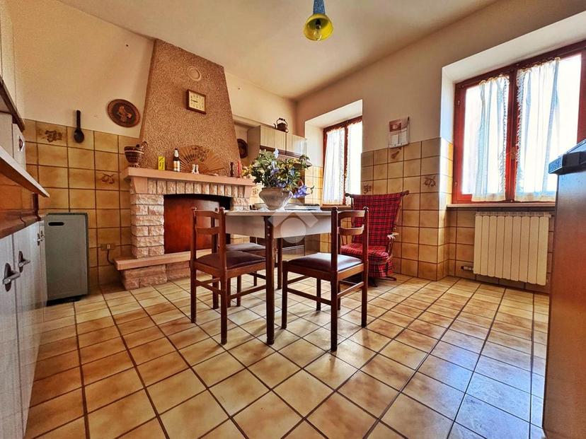 Casa indipendente in Via Filippo Venturi 26, Fossato di Vico — foto 4 di 5