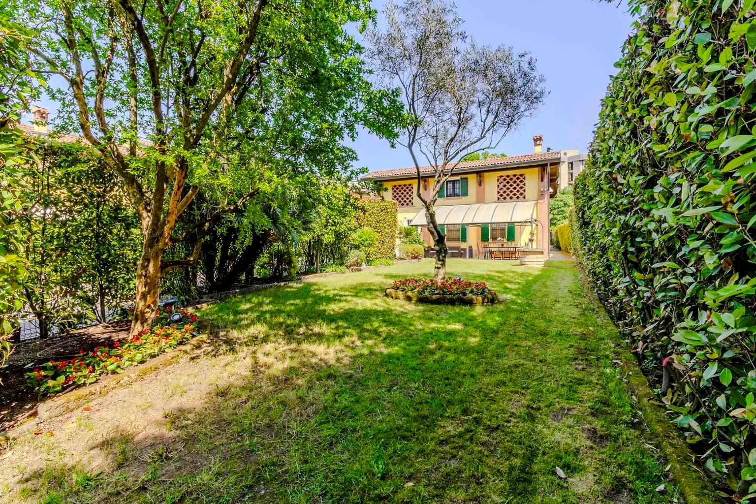 Villa a schiera in Viale Europa, Monza