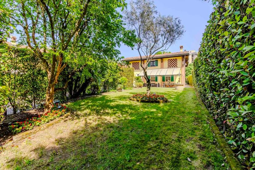 Villa a schiera in Viale Europa, Monza