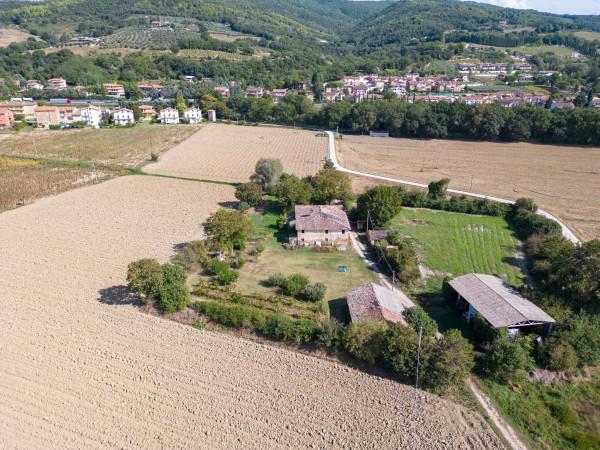 Casale in Strada Vicinale Esterna del Vincara, Deruta — foto 3 di 5