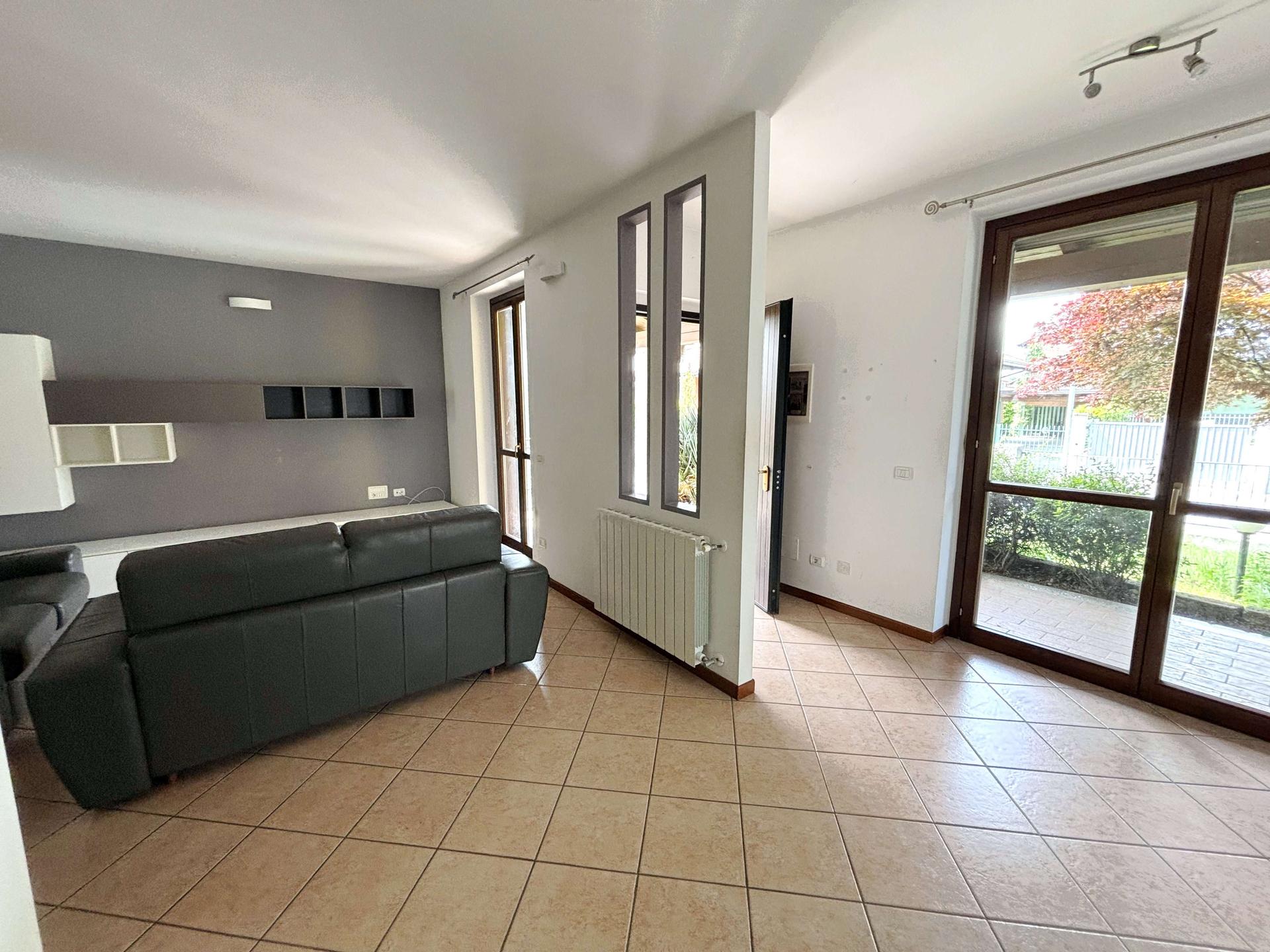Villa a schiera in Via Prosmini 30, Cureggio
