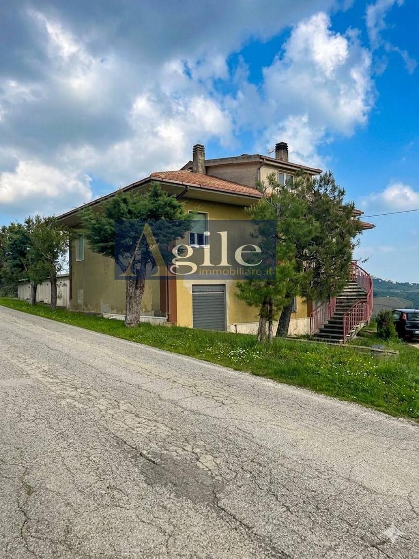 Casa indipendente in Contrada San Lazzaro, Offida
