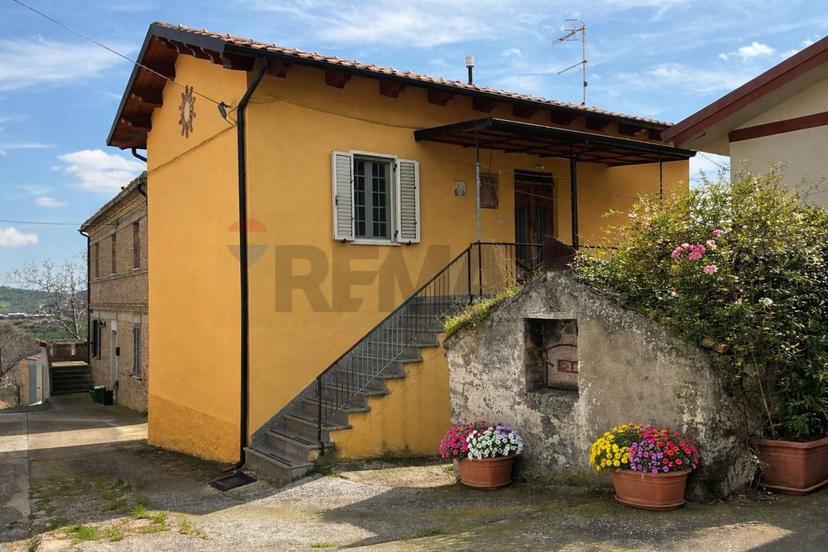 Casa indipendente in Contrada Pallante 9, Loreto Aprutino — foto 3 di 5