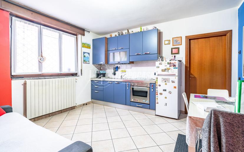 Bilocale in Via Giuseppe Mazzini, Caronno Pertusella — foto 3 di 5