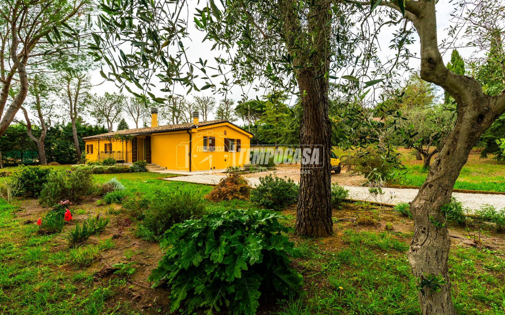 Villa in Contrada San Savino, Civitanova Marche