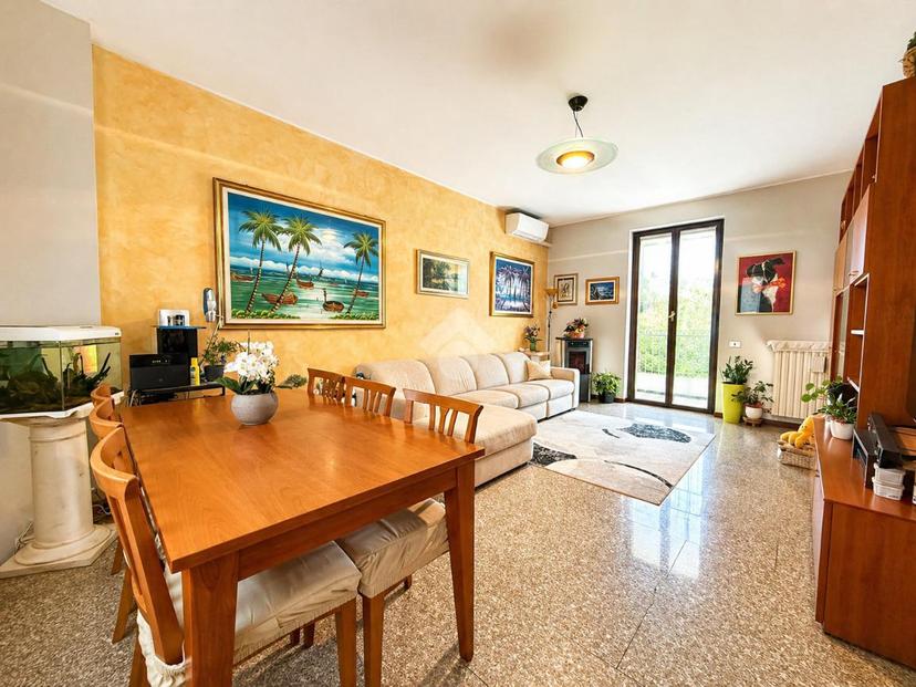 Villa in Via Isonzo 4, Usmate Velate — foto 4 di 5