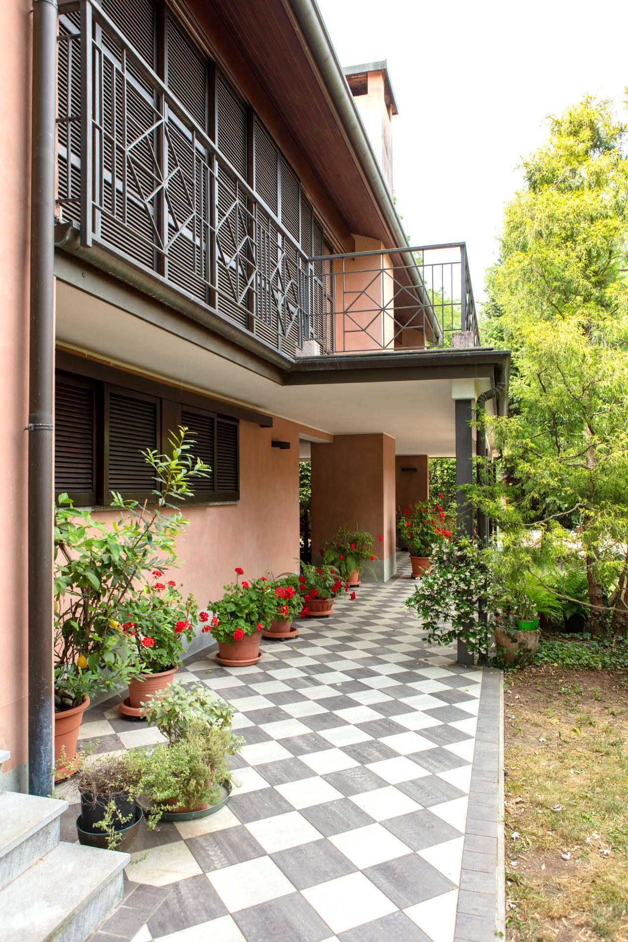 Villa in Via Baracca 6, Casorate Sempione